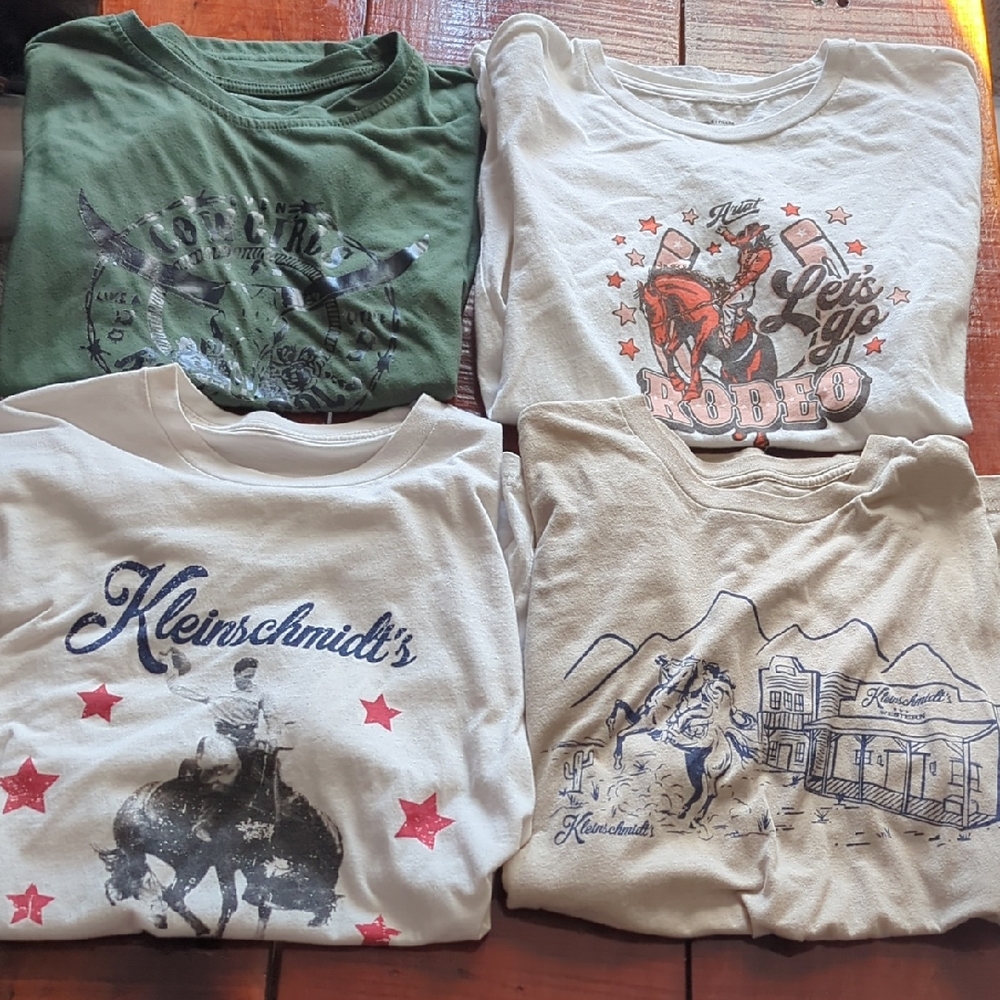 4 Western T-shirts All Fit Like a Womens Medium